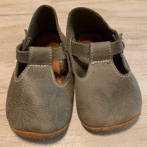 Mon Petit olive t-strap size 6